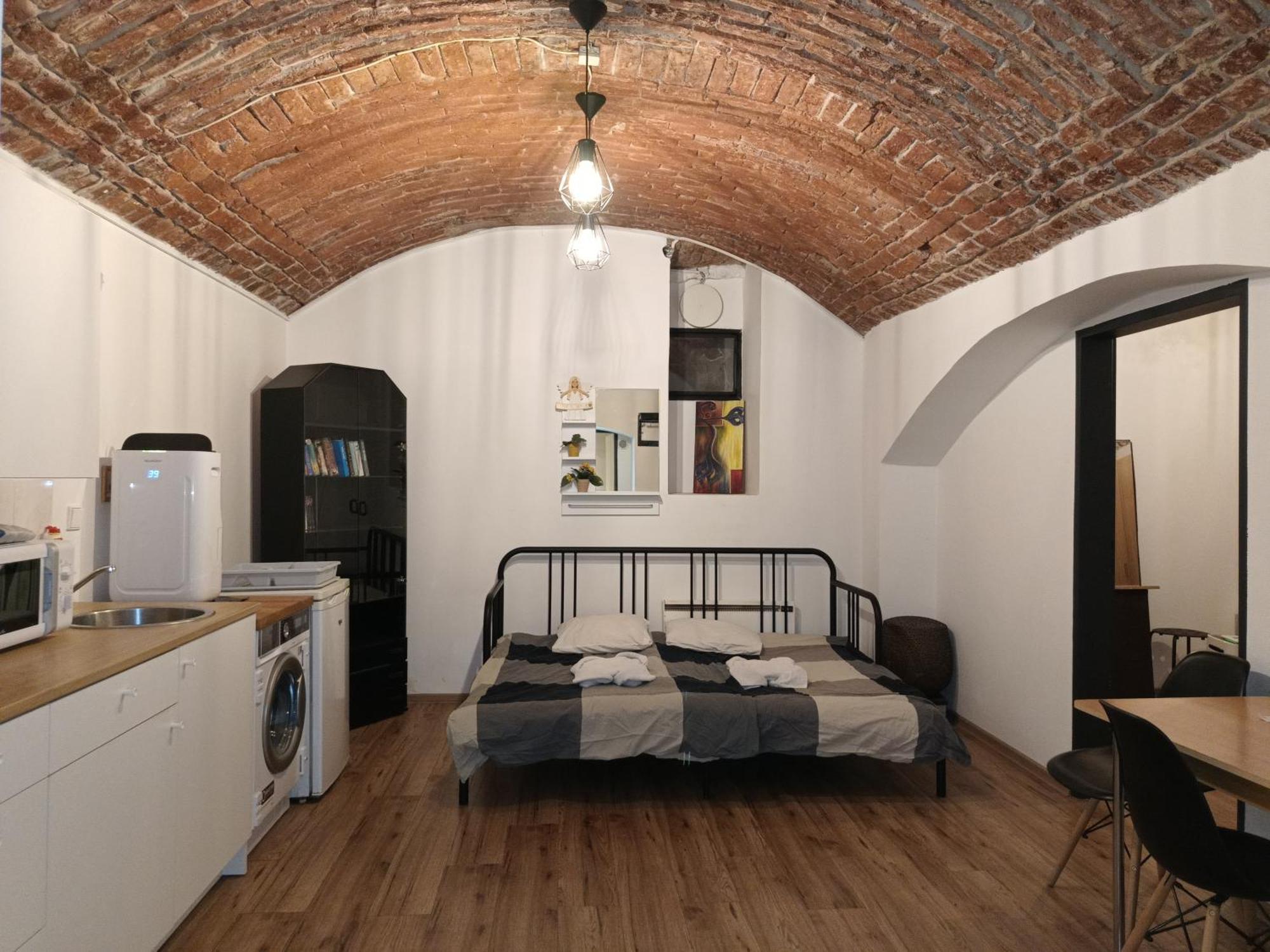 Basic Underground Apartments Next To The Center - Best Tram Line, Cool Local Area Praga Exterior foto